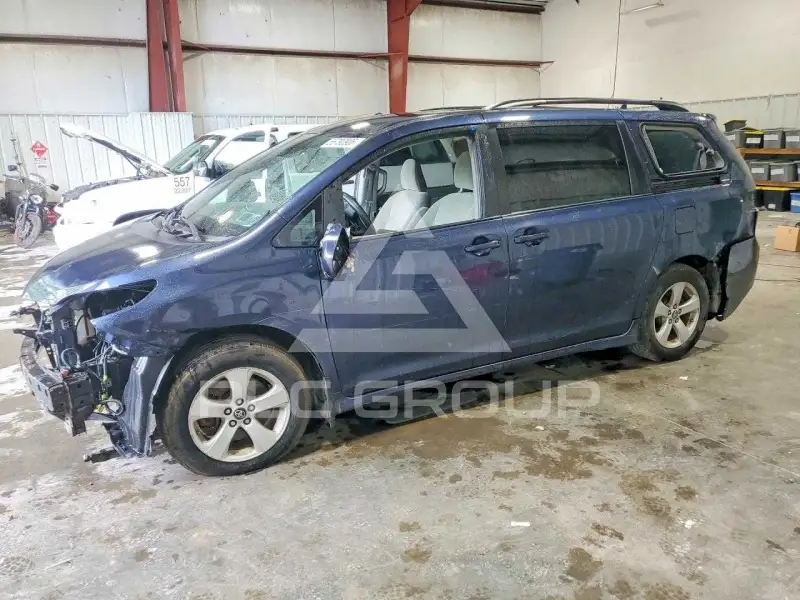 2018 Toyota SIENNA photo