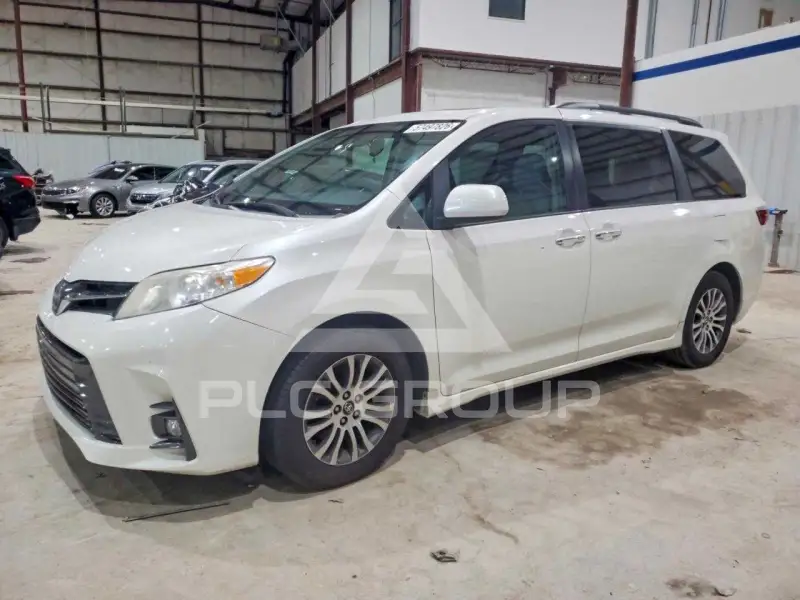 2018 Toyota SIENNA photo
