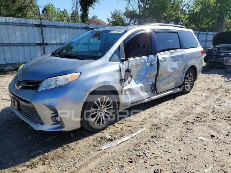 2018 Toyota SIENNA photo