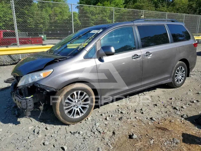 2018 Toyota SIENNA фото