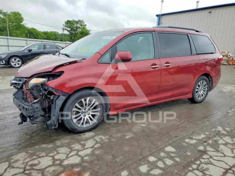 2018 Toyota SIENNA photo
