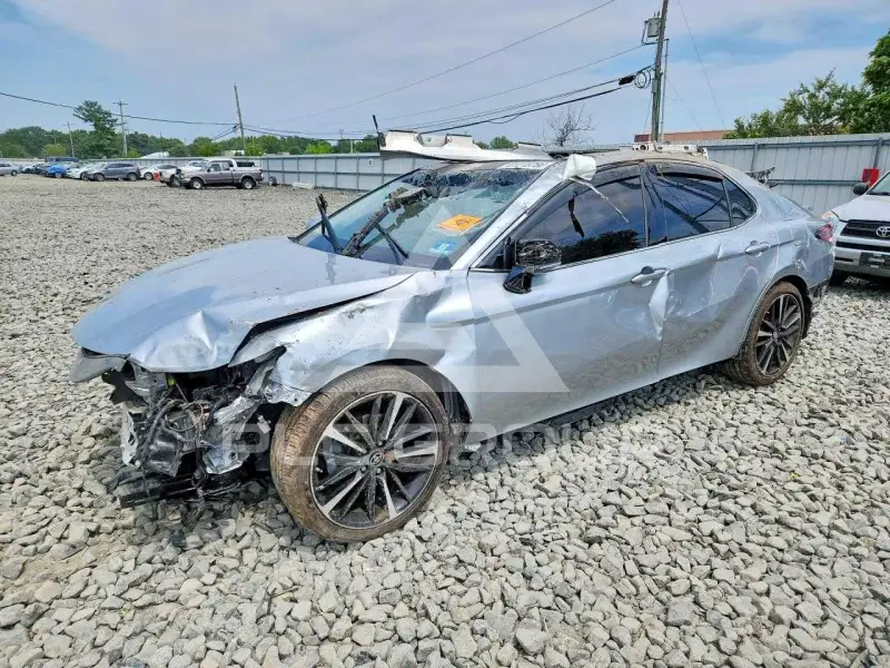 2018 Toyota CAMRY фото