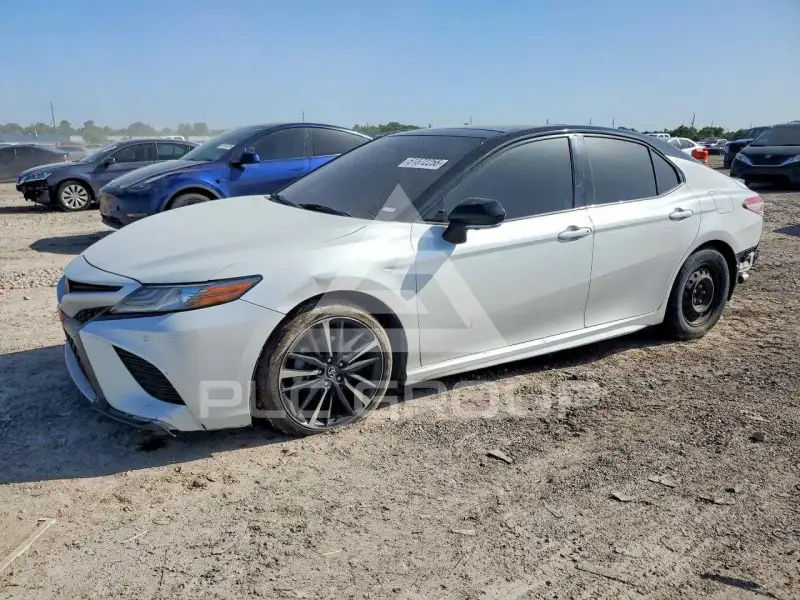 2018 Toyota CAMRY фото