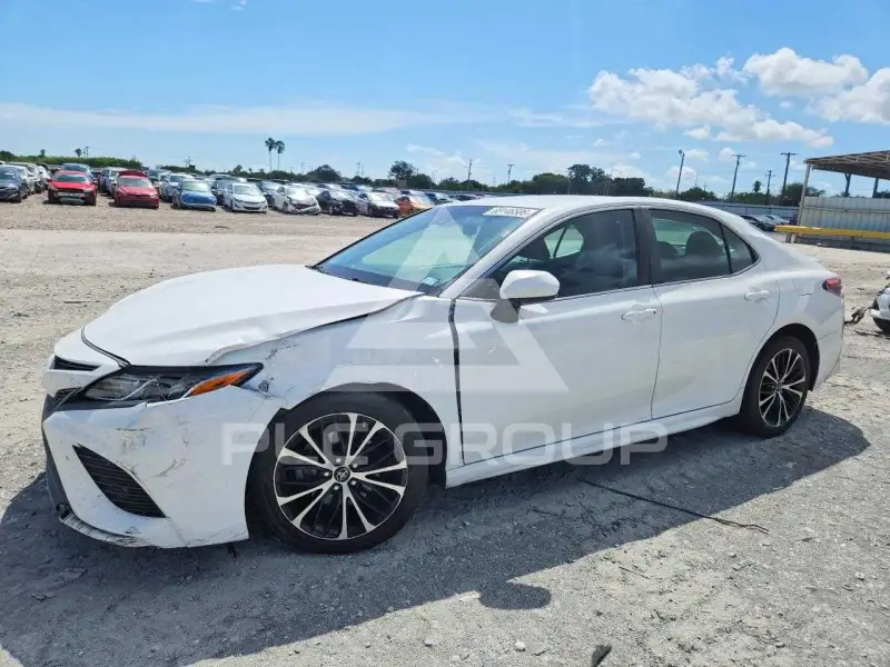 2018 Toyota CAMRY фото