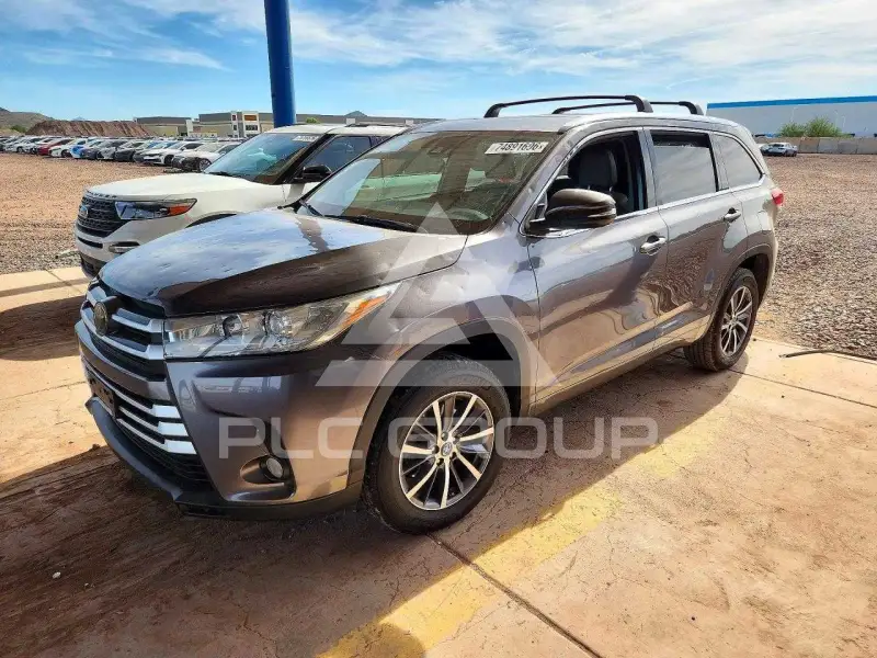 2018 Toyota Highlander photo