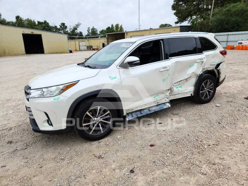 2018 Toyota Highlander фото