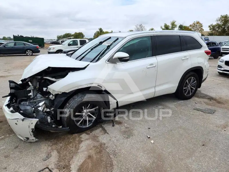 2018 Toyota Highlander photo