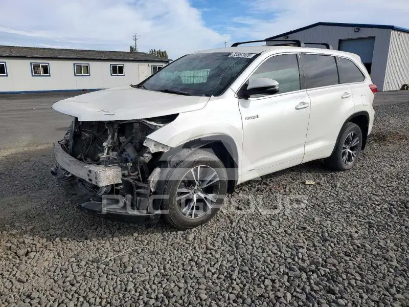 2018 Toyota Highlander photo