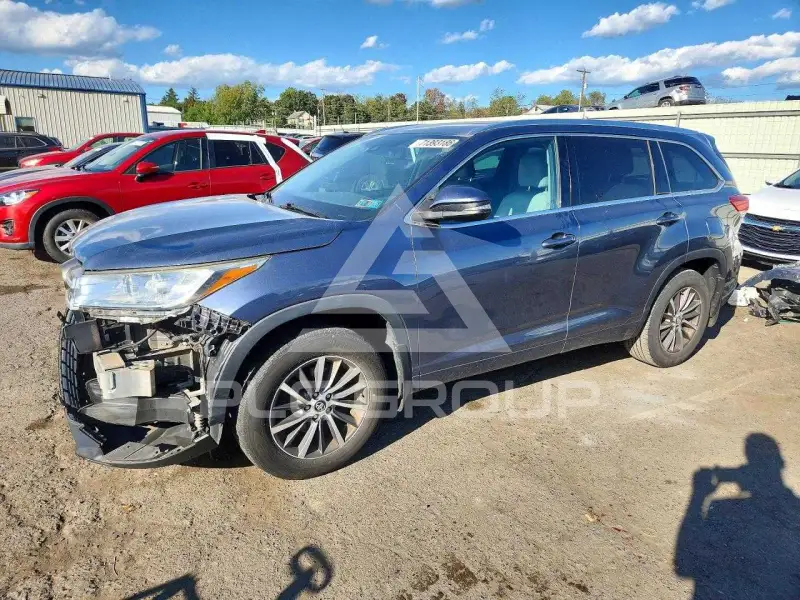 2018 Toyota Highlander photo
