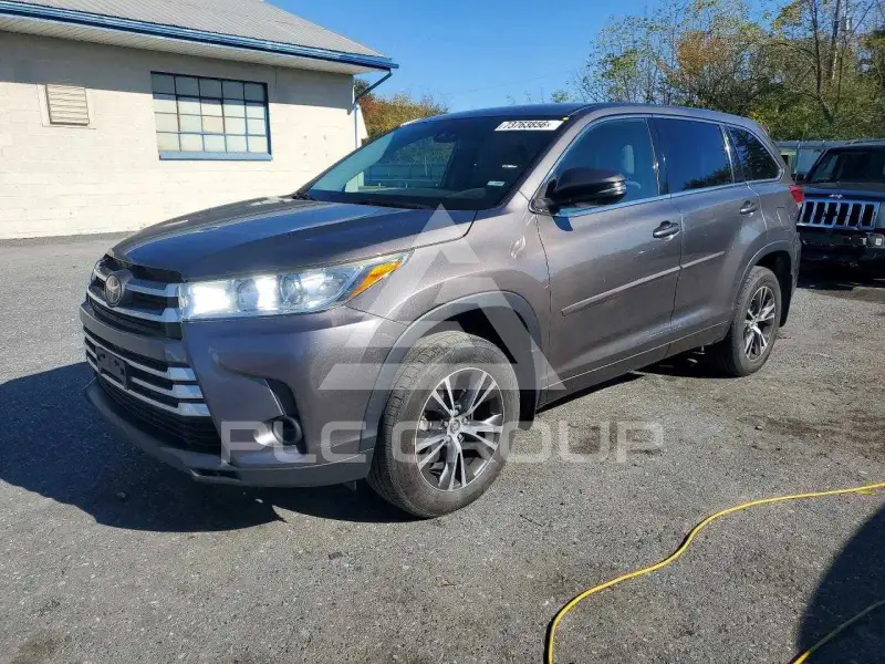 2018 Toyota Highlander photo