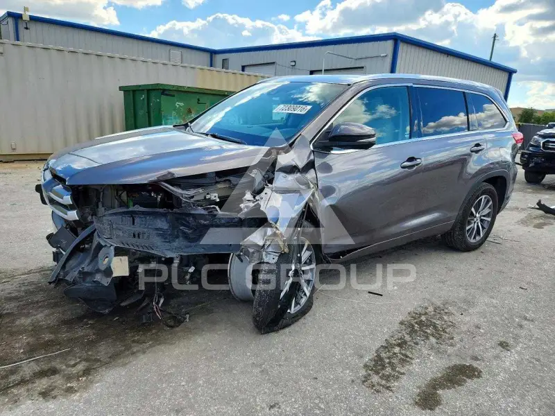 2018 Toyota Highlander photo