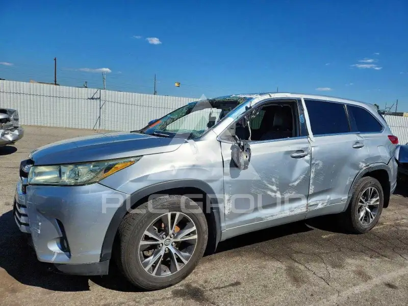 2018 Toyota Highlander photo