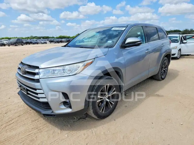 2018 Toyota Highlander photo