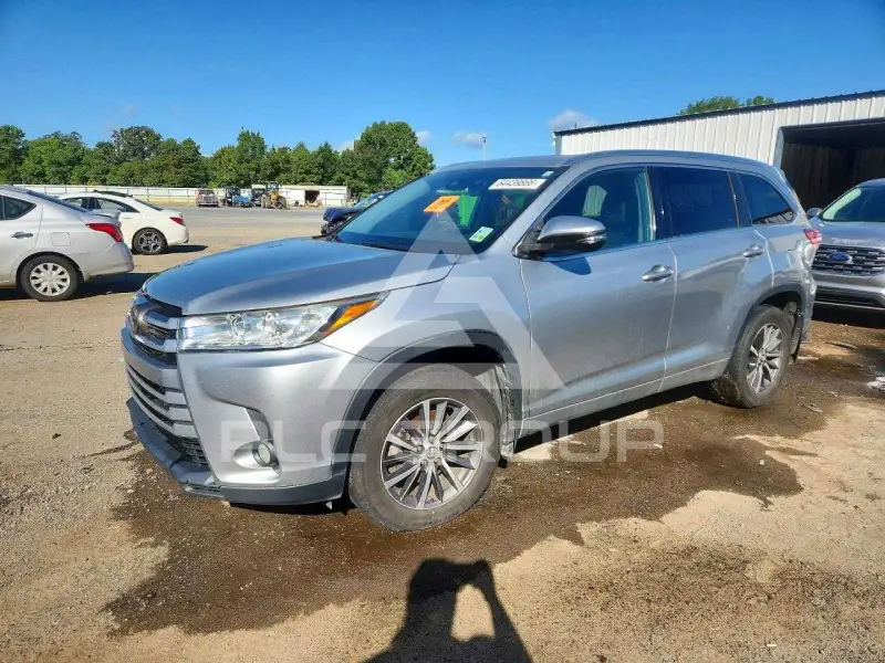 2018 Toyota Highlander photo