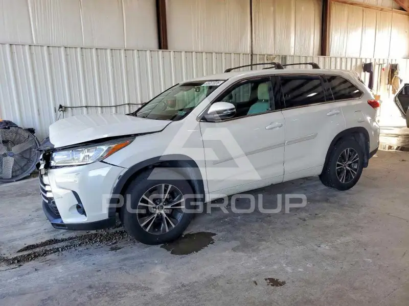 2018 Toyota Highlander photo