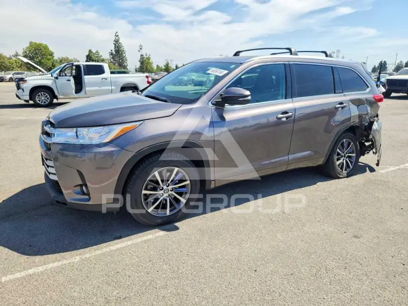 2018 Toyota Highlander photo