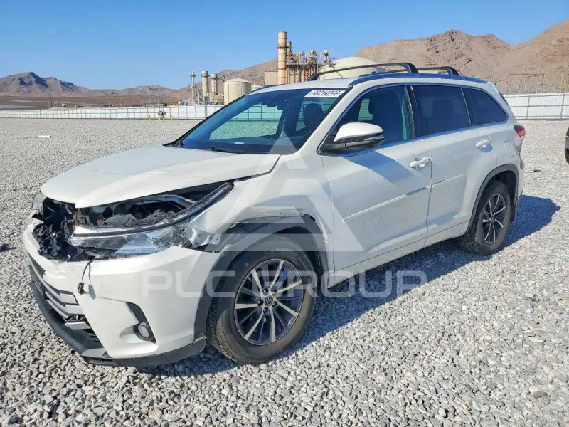 2018 Toyota Highlander photo