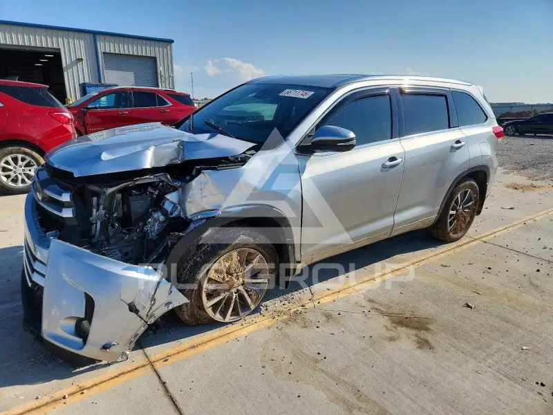 2018 Toyota Highlander фото