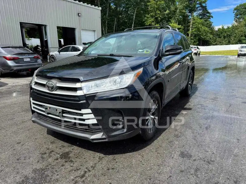 2018 Toyota Highlander photo