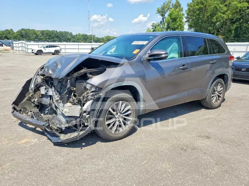 2018 Toyota Highlander photo