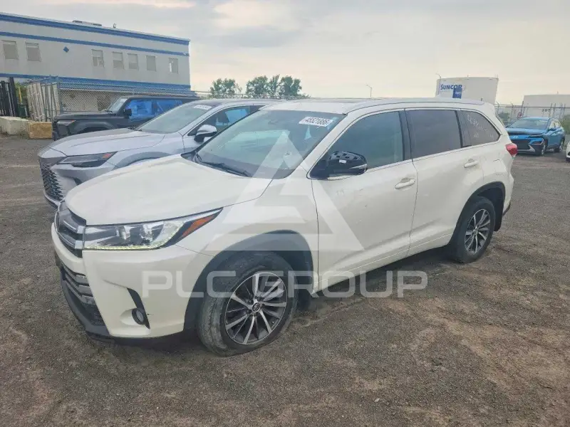 2018 Toyota Highlander photo