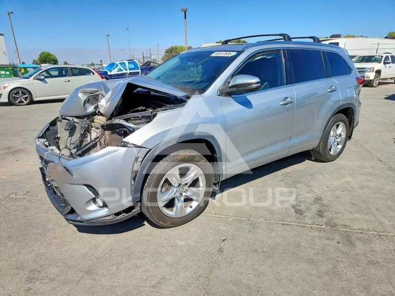 2018 Toyota Highlander photo