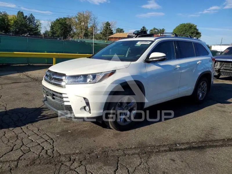 2018 Toyota Highlander photo