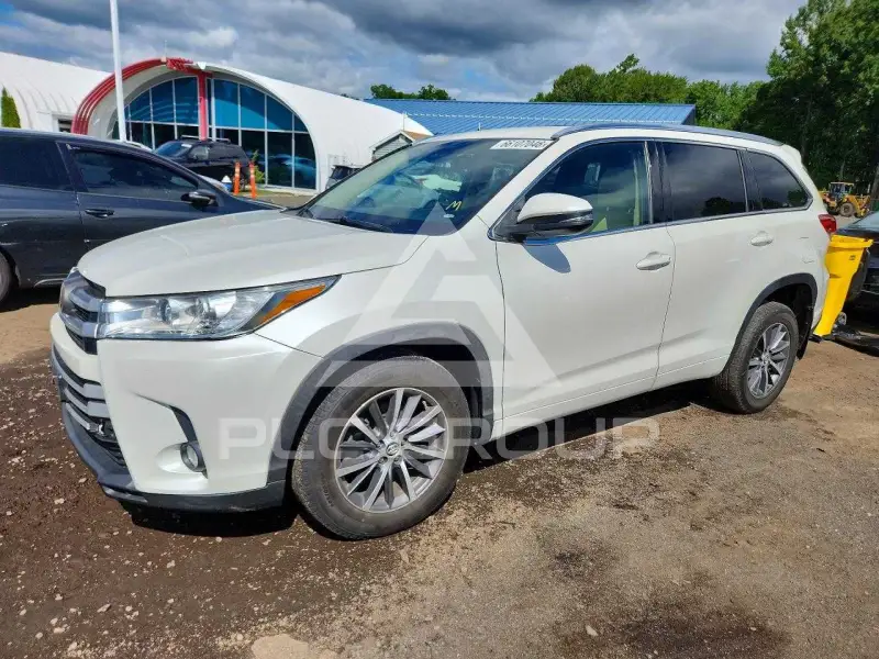 2018 Toyota Highlander фото