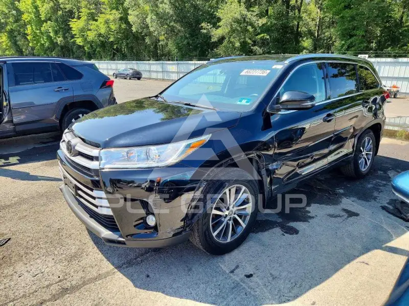 2018 Toyota Highlander photo