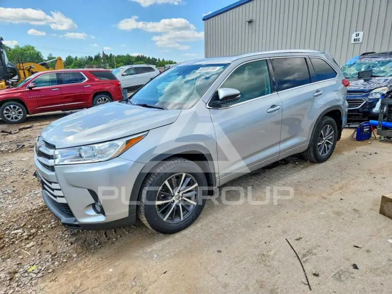 2018 Toyota Highlander фото
