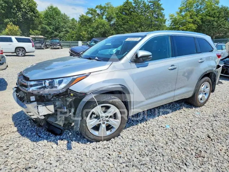 2018 Toyota Highlander photo