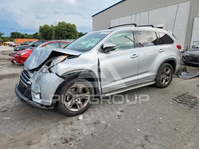 2018 Toyota Highlander photo