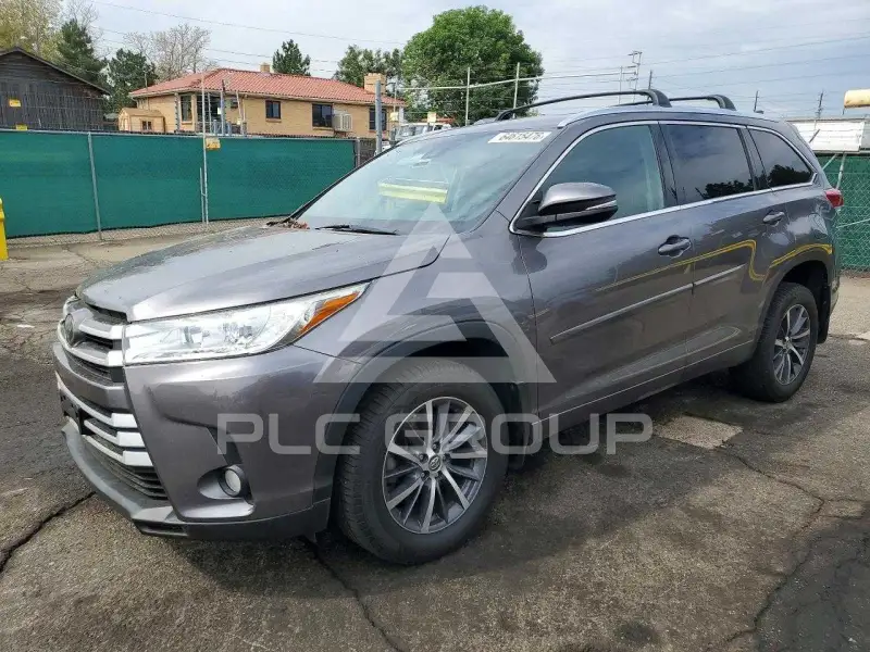 2018 Toyota Highlander photo