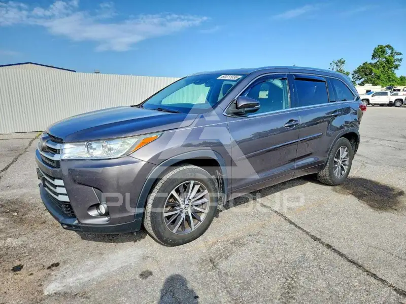 2018 Toyota Highlander photo