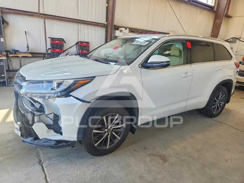 2018 Toyota Highlander photo