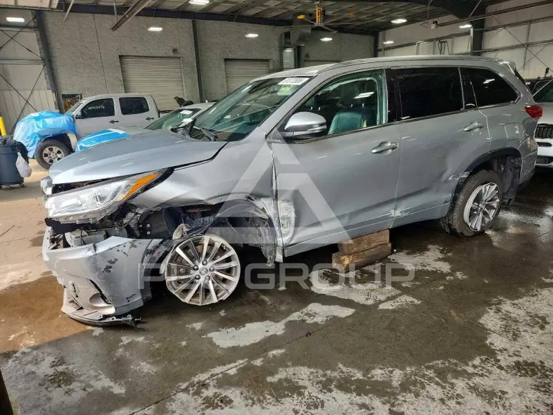 2018 Toyota Highlander фото