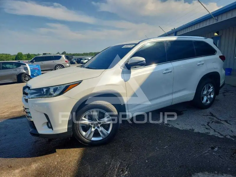 2018 Toyota Highlander photo