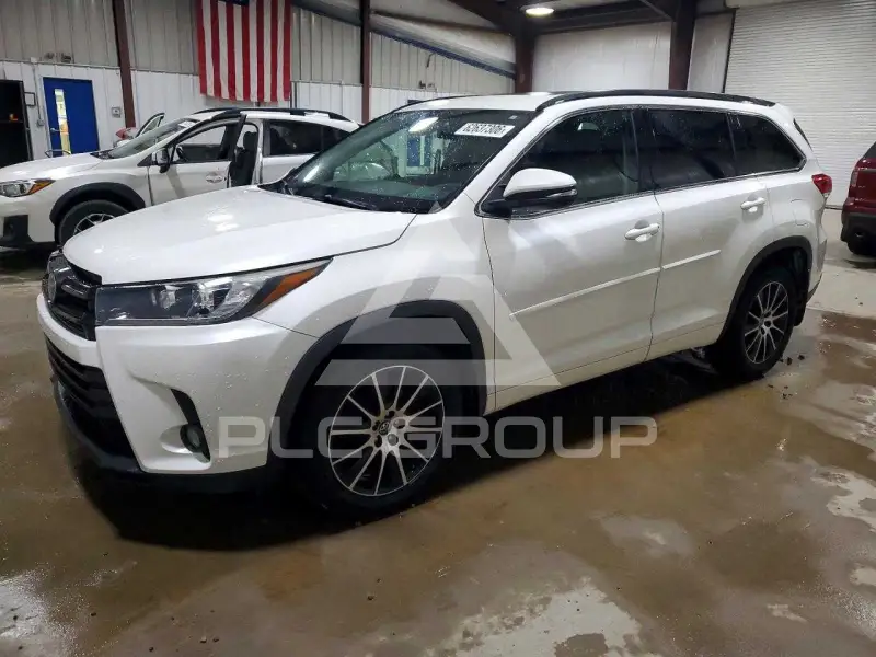 2018 Toyota Highlander photo