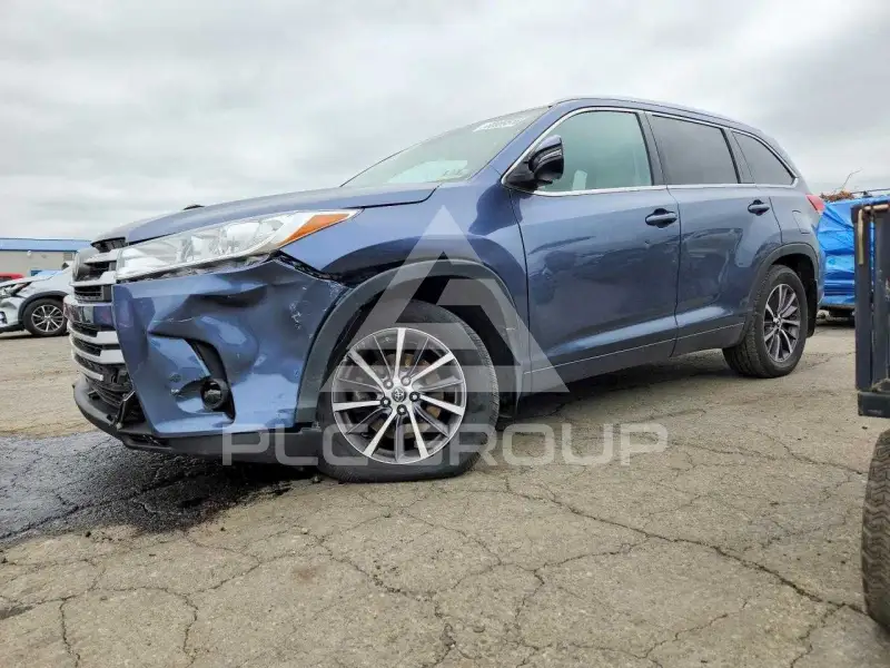 2018 Toyota Highlander photo