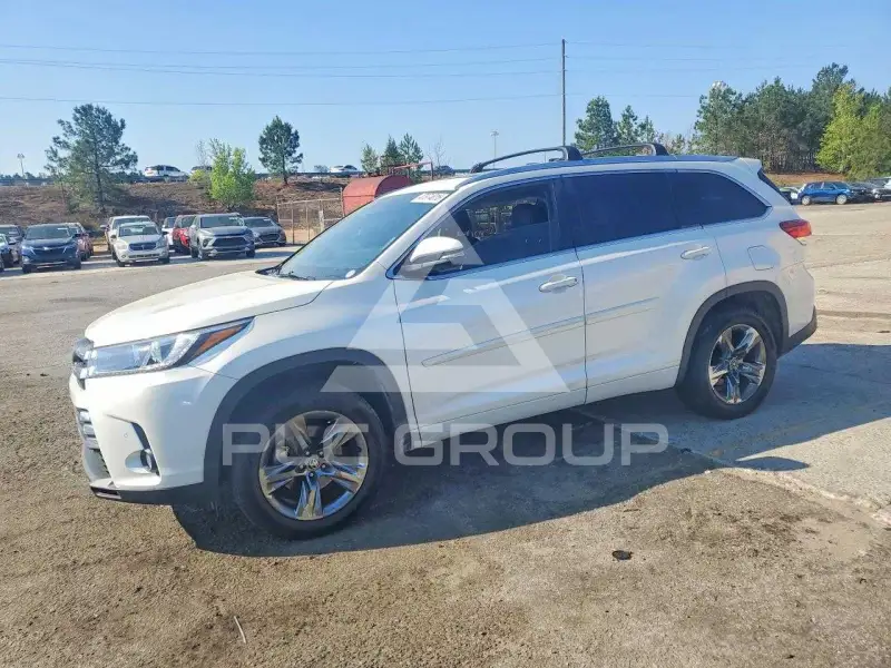 2018 Toyota Highlander photo