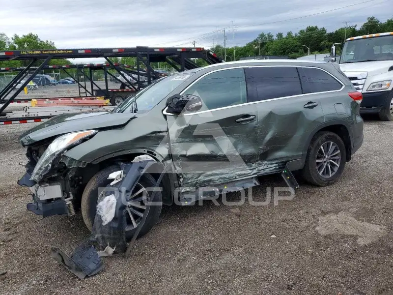 2018 Toyota Highlander photo