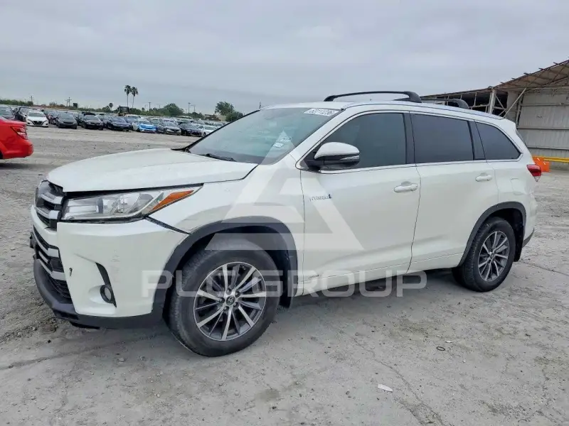 2018 Toyota Highlander photo