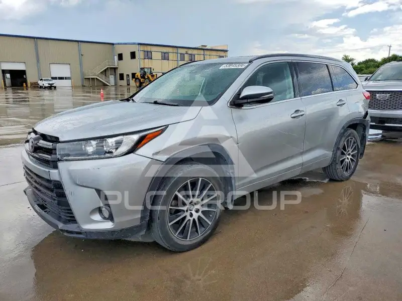 2018 Toyota Highlander photo