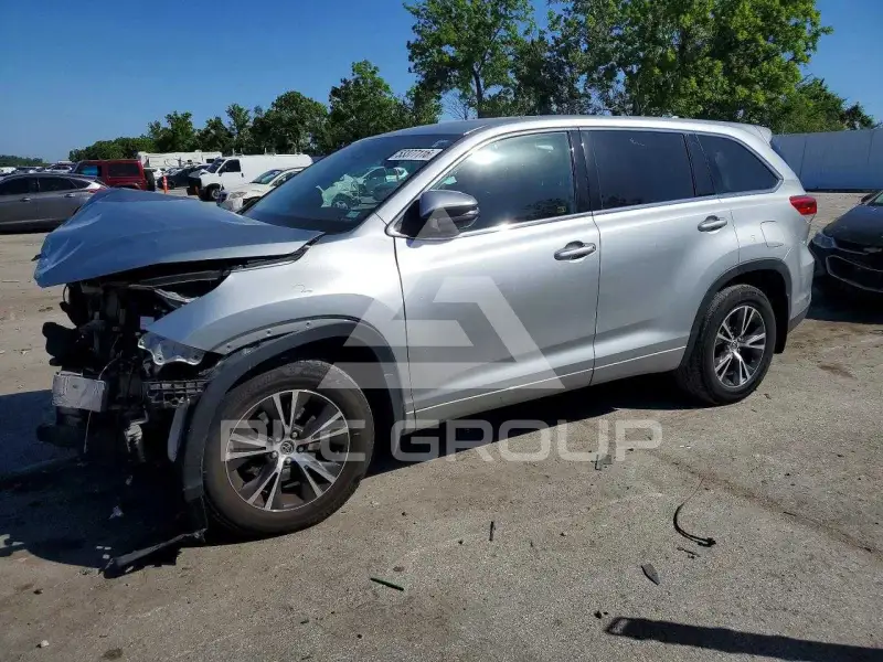 2018 Toyota Highlander photo