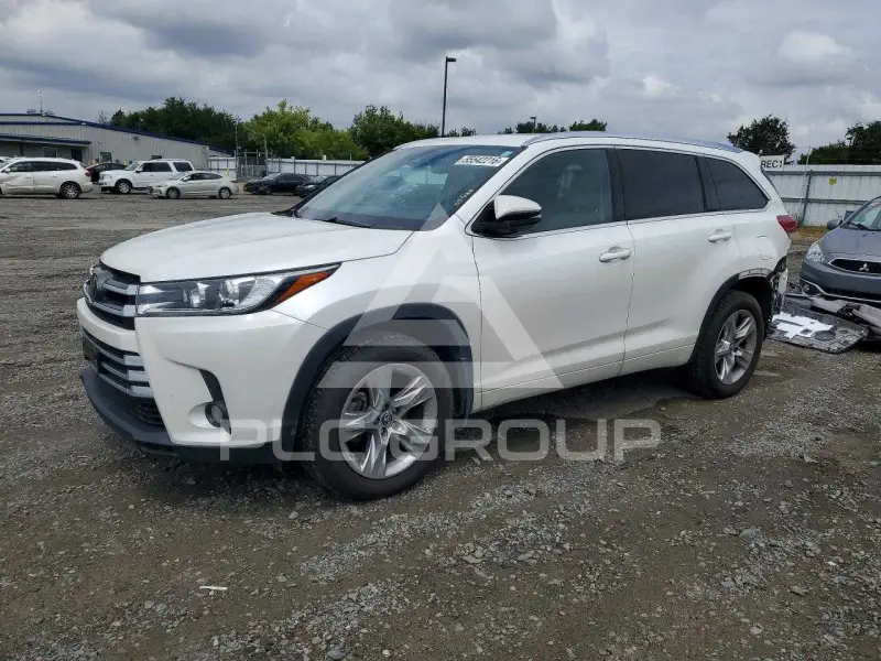 2018 Toyota Highlander photo