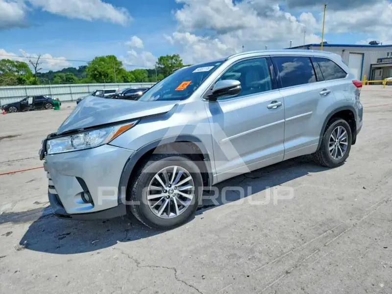 2018 Toyota Highlander photo
