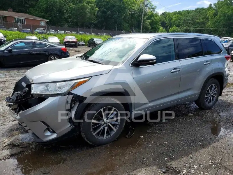 2018 Toyota Highlander photo