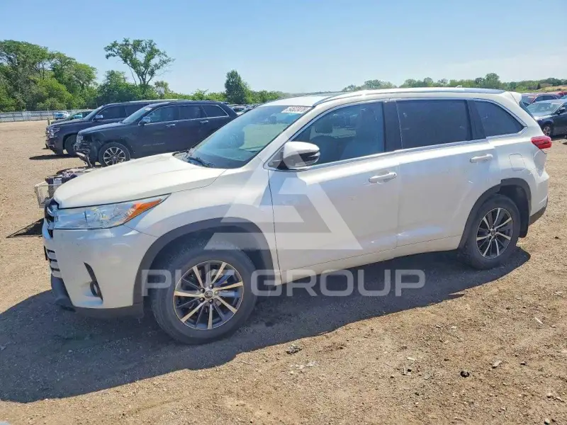 2018 Toyota Highlander фото