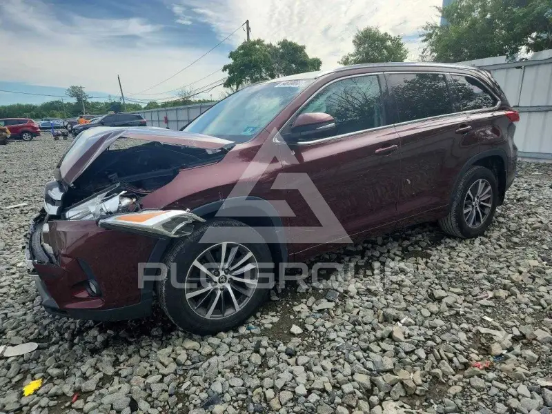 2018 Toyota Highlander photo