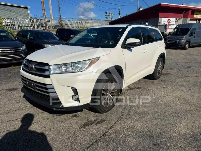2018 Toyota Highlander photo